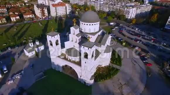 Drone视频黑山波德戈里察基督复活大教堂视频的预览图