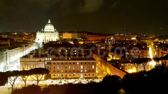罗马梵蒂冈和圣彼得大教堂的夜景视频的预览图