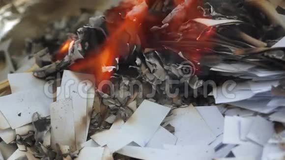 燃烧纸片2视频的预览图