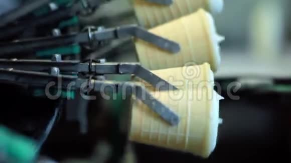 冰淇淋生产线食品加工机械乳制品视频的预览图
