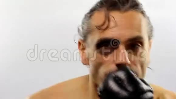 有趣的复古拳击手视频的预览图