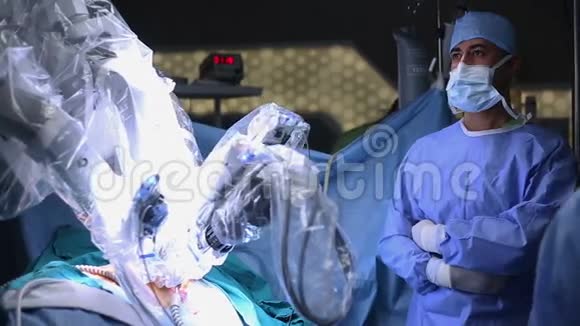 机器人手术医疗机器人视频的预览图