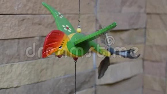 泰国移动式悬挂木翼玩具视频的预览图