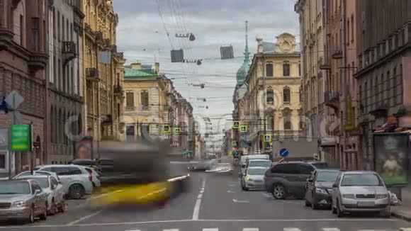 俄罗斯圣彼得堡市历史上的戈罗霍瓦亚街道交通时间视频的预览图