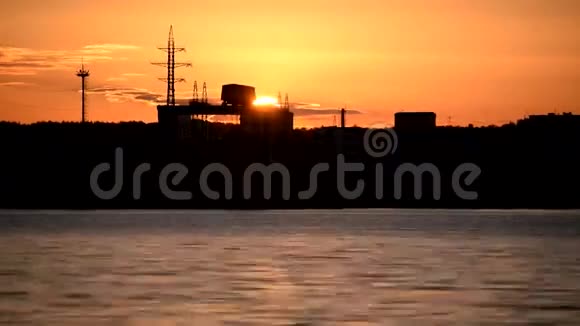 水力发电厂日落的时间间隔视频的预览图