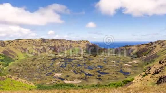 智利复活节岛拉帕努伊的拉诺九火山上空的视频的预览图