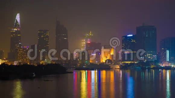 胡志明市深夜摩天大楼沉睡视频的预览图
