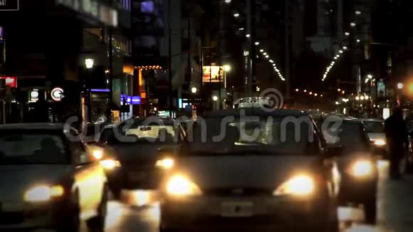布宜诺斯艾利斯雨夜交通视频的预览图