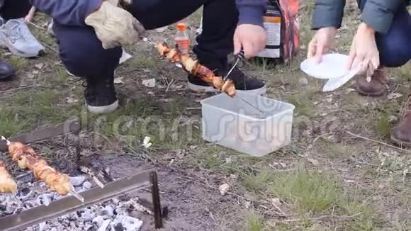 传统的土耳其卡格克巴普传统的土耳其烤肉串烧烤架高清高清视频的预览图