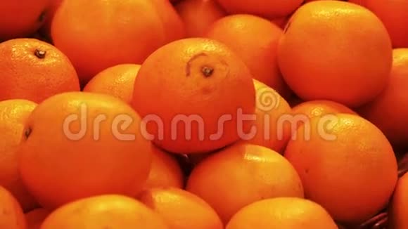 商场里的新鲜橘子或橘子视频的预览图