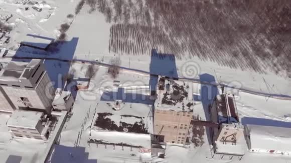 工业生产区冬季高空作业测量视频的预览图