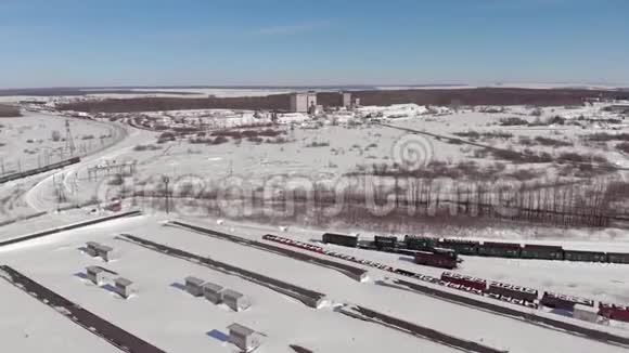 工业生产区冬季高空作业测量视频的预览图