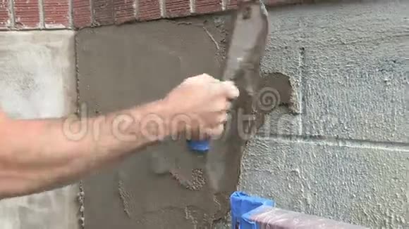 灰泥在墙体上的应用视频的预览图