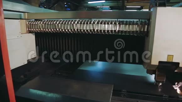 金工激光机切割金属加工技术计算机数控视频的预览图