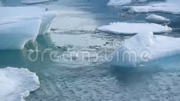 冰块融化的时间流逝视频的预览图