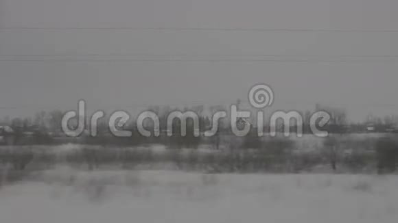 铁路旁雪田景观视频的预览图