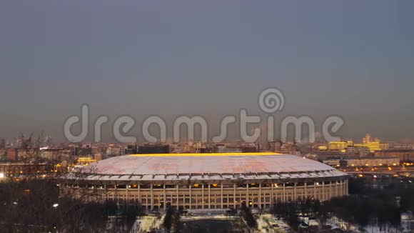 日落的莫斯科和卢日尼基体育场视频的预览图