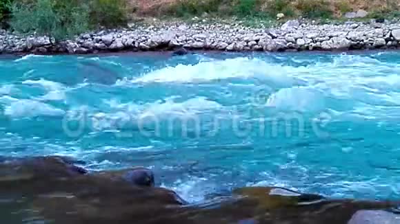 塔什干山乌加姆河又快又酷视频的预览图