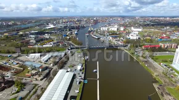 二层桥加里宁格勒港视频的预览图