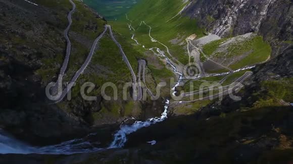 世界著名的山路巨魔视频的预览图