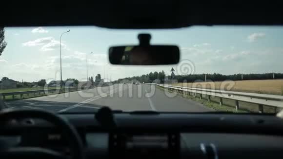 夏天开车上高速公路视频的预览图