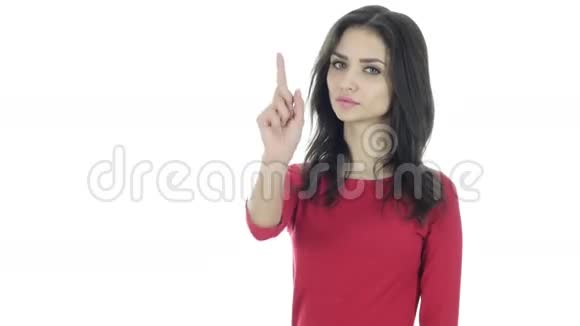 拒绝女人挥动手指表示不白色背景年轻视频的预览图