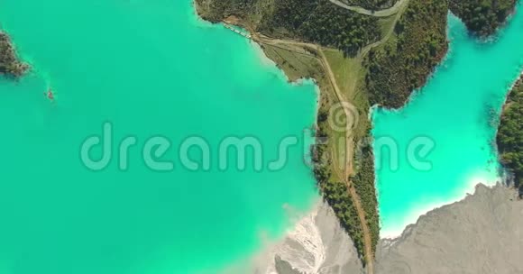 绿松石湖和森林空中足迹视频的预览图