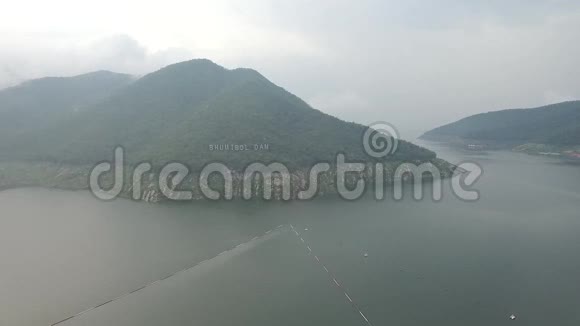 布密蓬大坝鸟瞰图视频的预览图