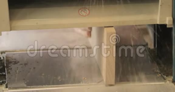 木工机械特写在一个私人木工车间视频的预览图