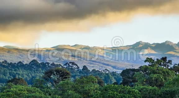 对肯尼亚山的惊涛骇浪视频的预览图