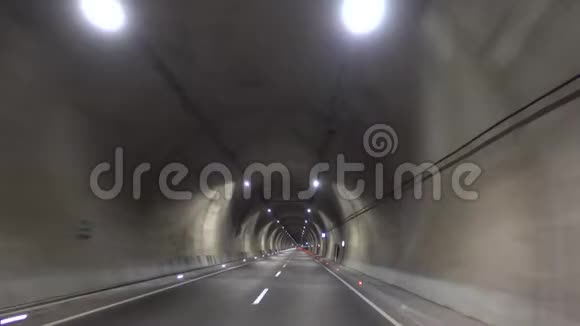 在隧道里旅行交通旅行视频的预览图