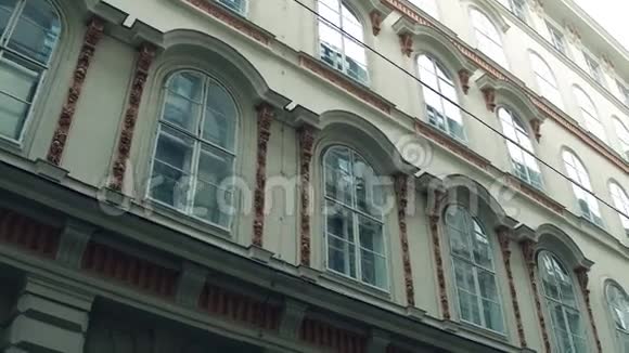 老建筑窗户Stealicam射击奥地利维也纳4K录像视频的预览图