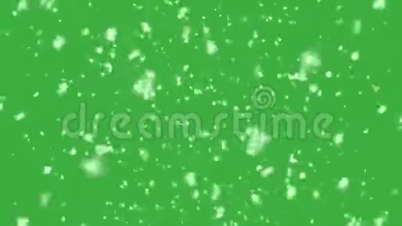 高质量的运动动画雪落在绿色屏幕背景上25fps顶部视图视频的预览图