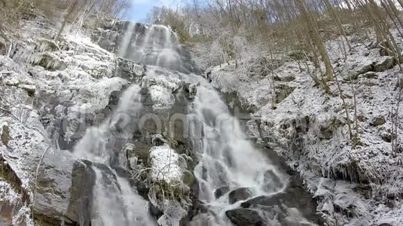 冬季瀑布视频的预览图