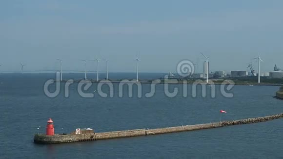 旋转风力涡轮机海港视频的预览图