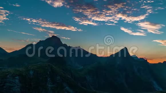 挪威群岛和山脉上空浮云的时间推移视频的预览图