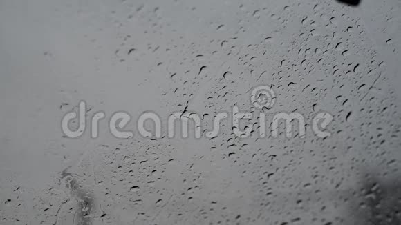 雨天湿玻璃背景模糊视频的预览图