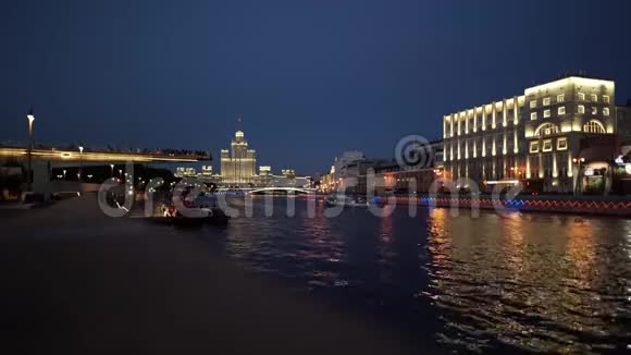 俄罗斯莫斯科Kotelnicheskaya堤上的高层建筑视频的预览图