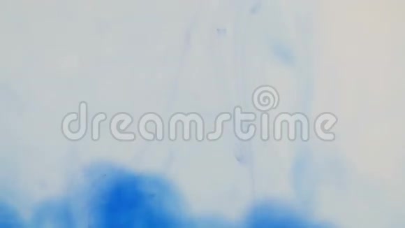 冬天的背景水中蓝冷墨视频的预览图