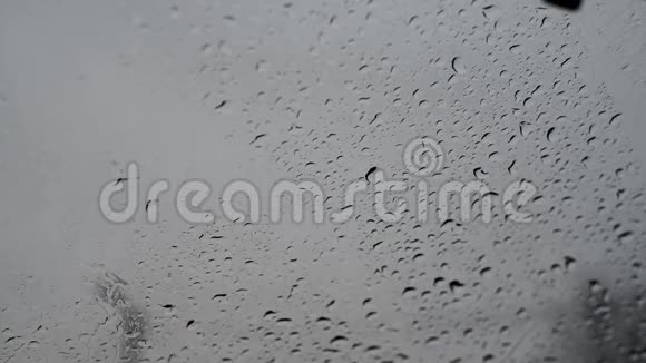 雨天湿玻璃背景模糊视频的预览图