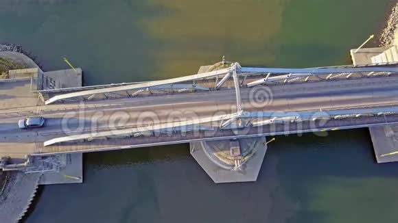 德国克莱菲尔德2017年2月15日历史悠久的拉桥连接林恩与德国克莱菲尔德的莱茵海港视频的预览图