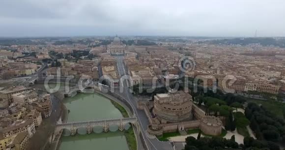 从空中俯瞰梵蒂冈视频的预览图