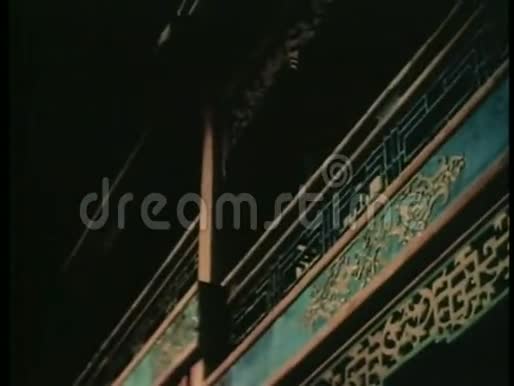 忍者从阳台上跳下来视频的预览图