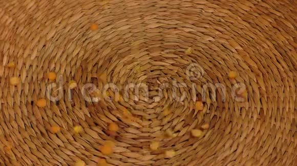 种子干豌豆黄躺着视频的预览图