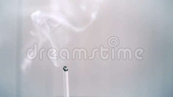 香烟燃烧得很漂亮视频的预览图
