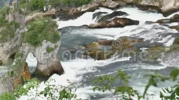 欧洲最大的瀑布瑞士美丽而危险视频的预览图