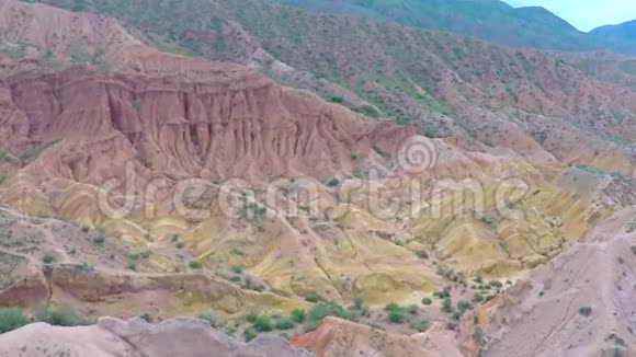 红岩铀矿的空中影像吉尔吉斯斯坦视频的预览图