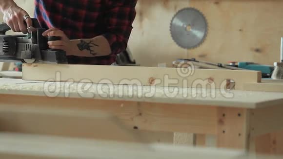 刨的木工工具视频的预览图