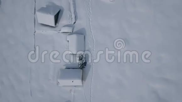 冬季的空中山居地Zajamniki山视频的预览图