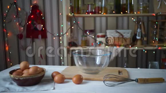 圣诞厨房在节日厨房烘焙的配料和工具视频的预览图